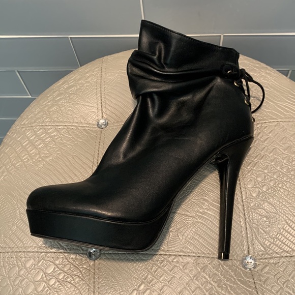 Thalia Sodi Honra Round Toe Ankle Boot; 10M - Picture 4 of 5